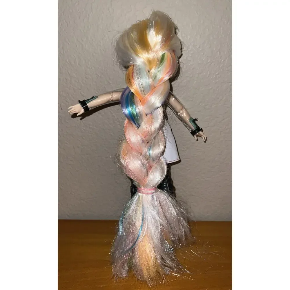 Rainbow High Amaya Raine Hair Studio Doll Series 1 Articulated Long White Hair
